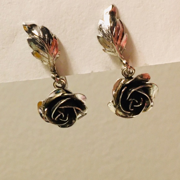 Vintage handmade mini rose earrings - Picture 1 of 3